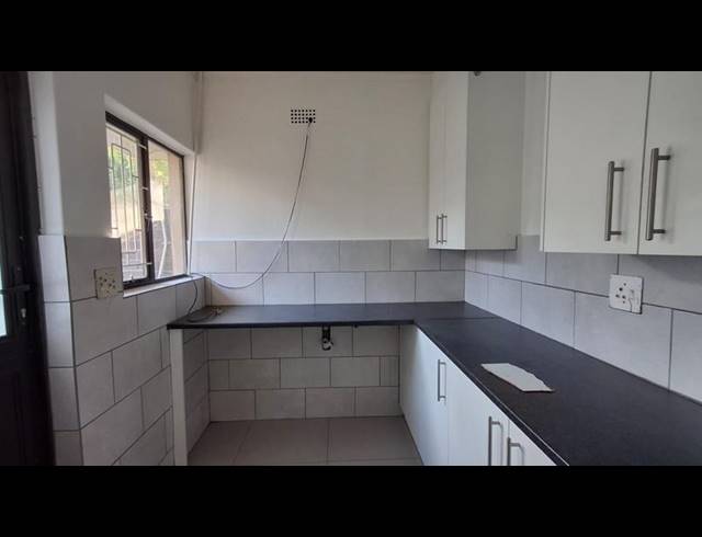 5 BEDROOM PROPERTY TO RENT IN SONEIKE
